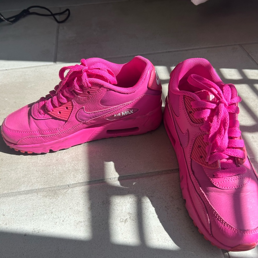 Nike Air Max Fuchsia Sneakers